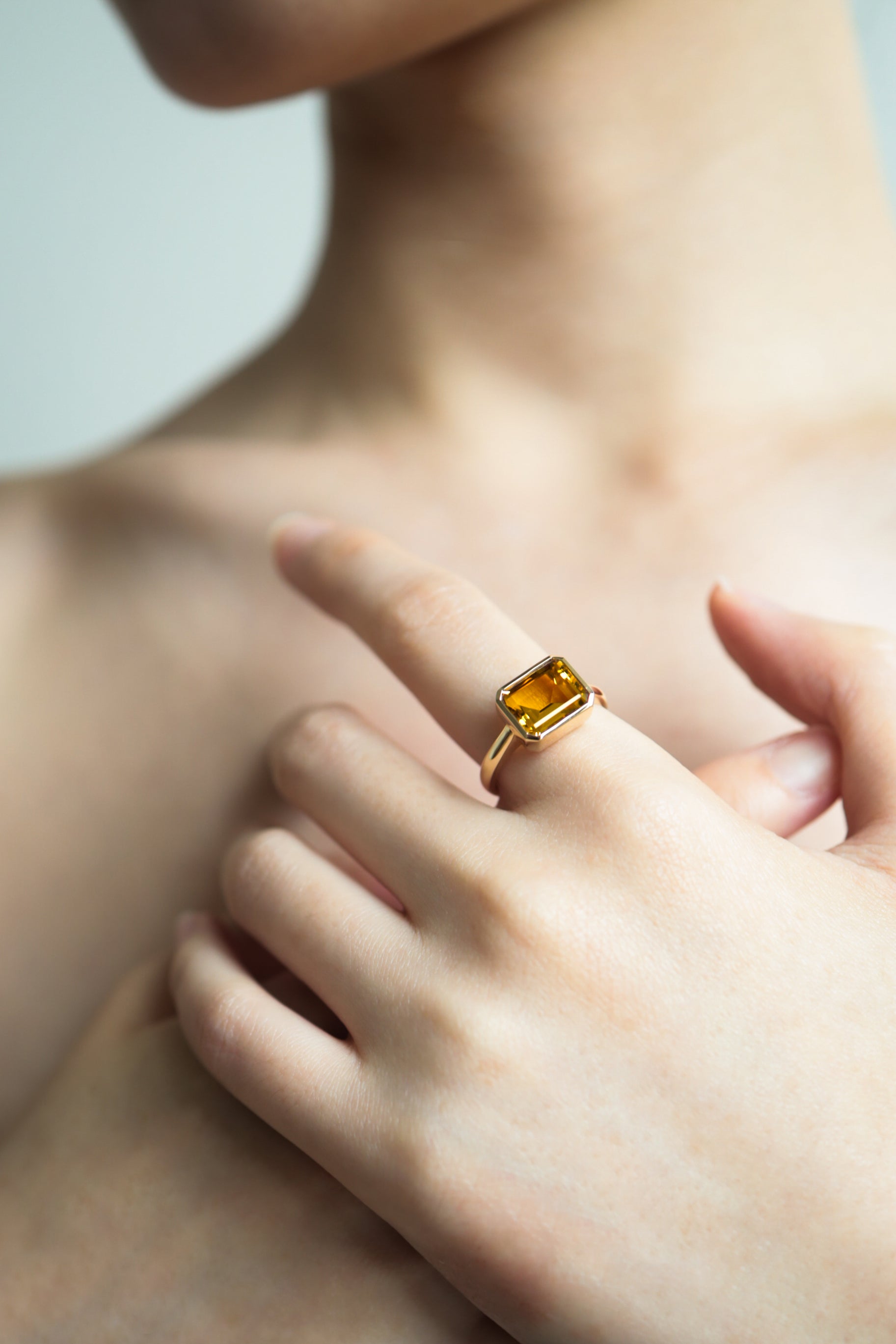 Elevé Yellow Emerald Ring