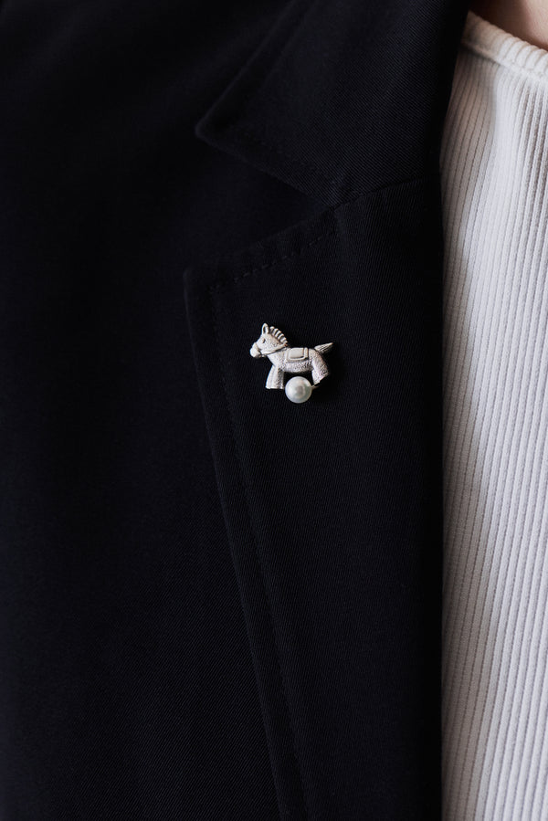 Gentle Pony Brooch with Akoya Pearl