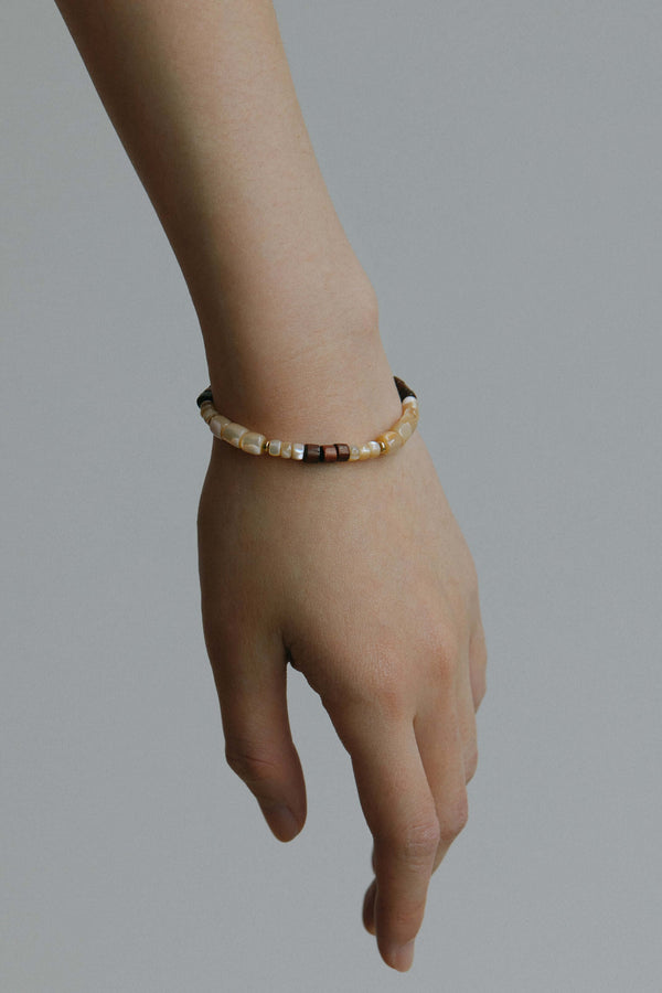 Close-up of Red Sandalwood bracelet with 14kgf details