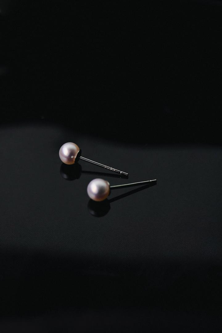 Lake Water Pearl Baby Ear Studs